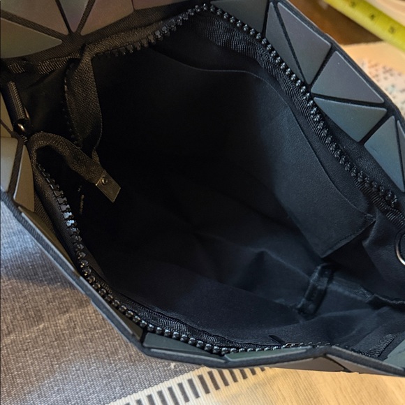 Iridescent Black Geometric Crossbody Bag with Detachable Pouch - Picture 2 of 4